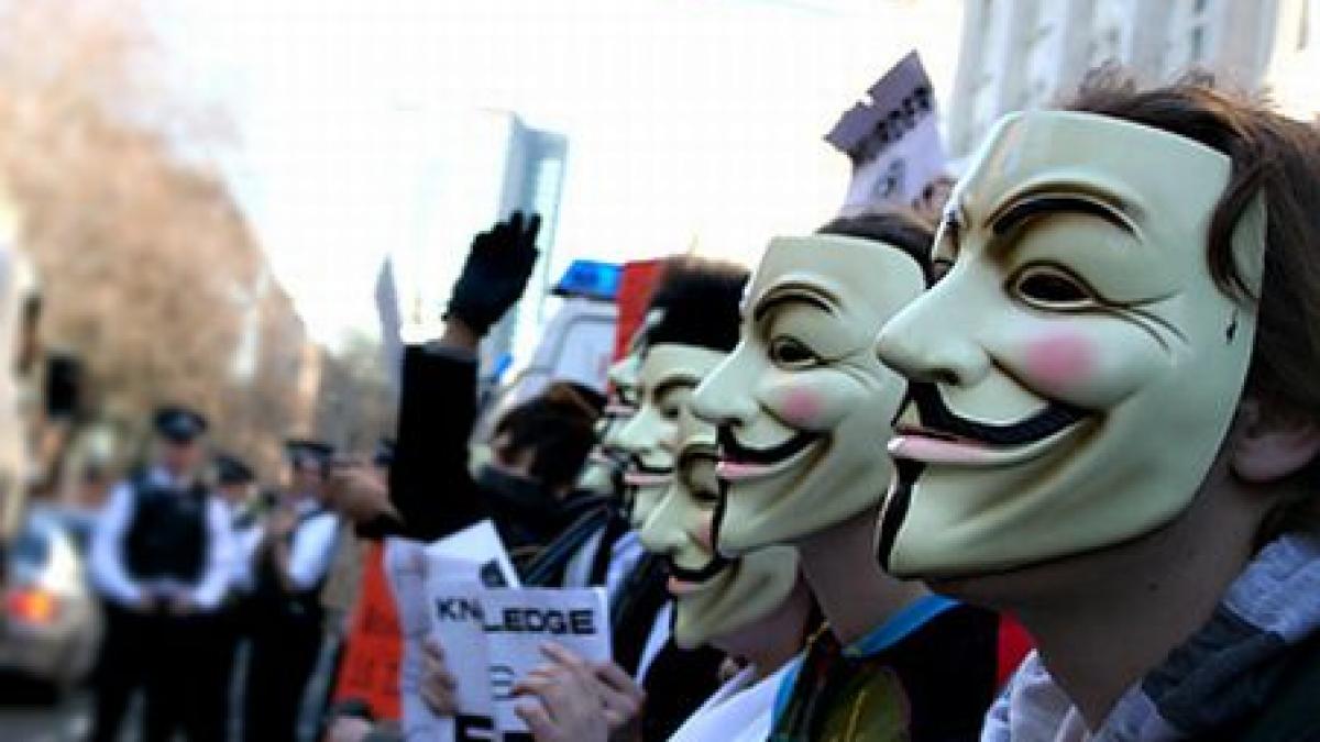 20 de anarhisti au ocupat sediul unui post de radio din atena conducerea postului nu a anuntat