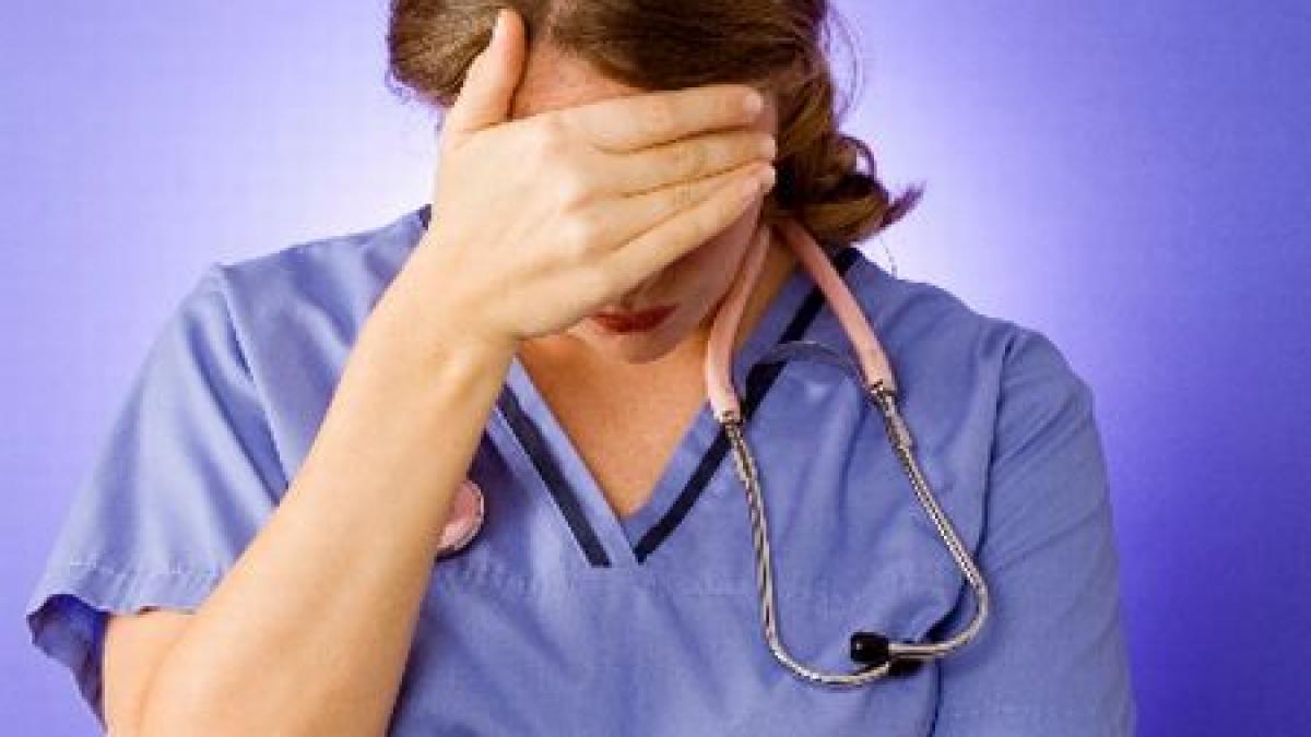 o asistenta medicala din gorj batuta cu pumnii si picioarele de un pacient