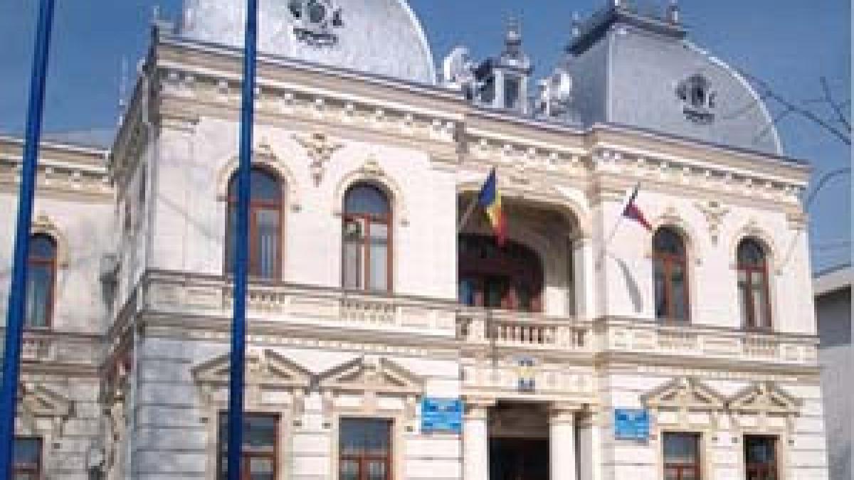 isi facea concediile pe bani publici o functionara de la primaria campina a furat 100 000 de lei