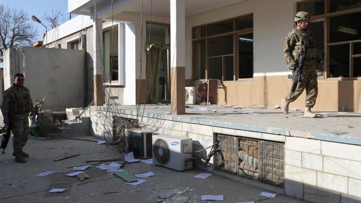 seful politiei din kandahar scapa de un atentat terorist sinucigas