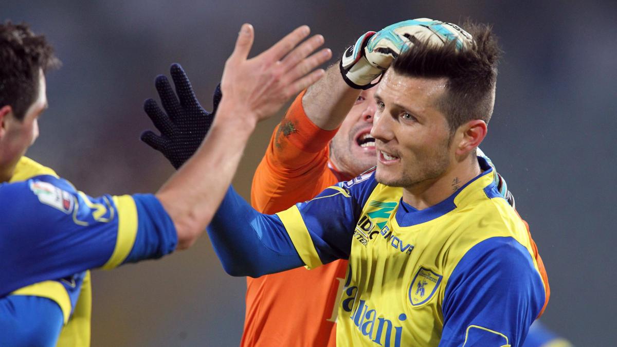 fostul stelist cyril thereau a calificat o pe chievo in sferturile de finala ale cupei italiei