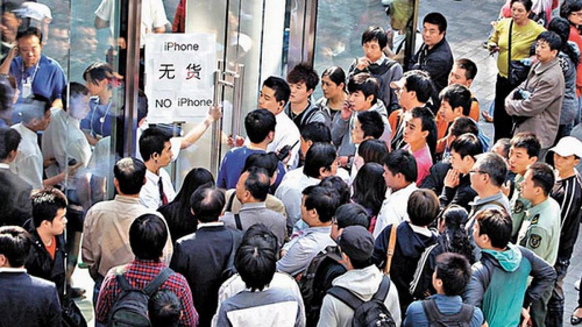 magazinul apple din beijing atacat cu oua dupa intarzierea lansarii iphone 4s