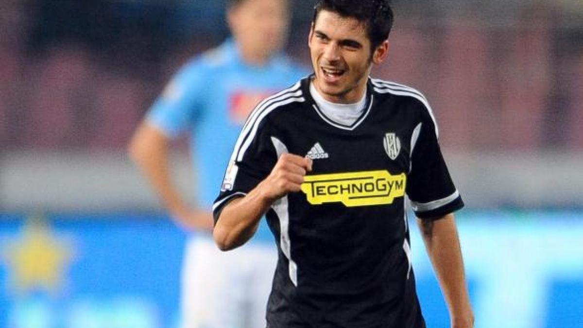 romanul stefan popescu a debutat cu gol la cesena dar napoli s a calificat in sferturile cupei