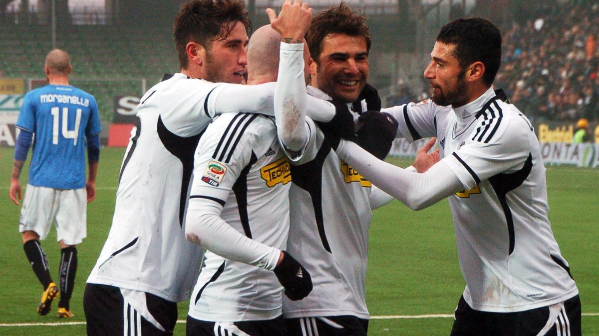 mutu a reusit o dubla impotriva novarei si a ajuns la 101 goluri marcate in serie a