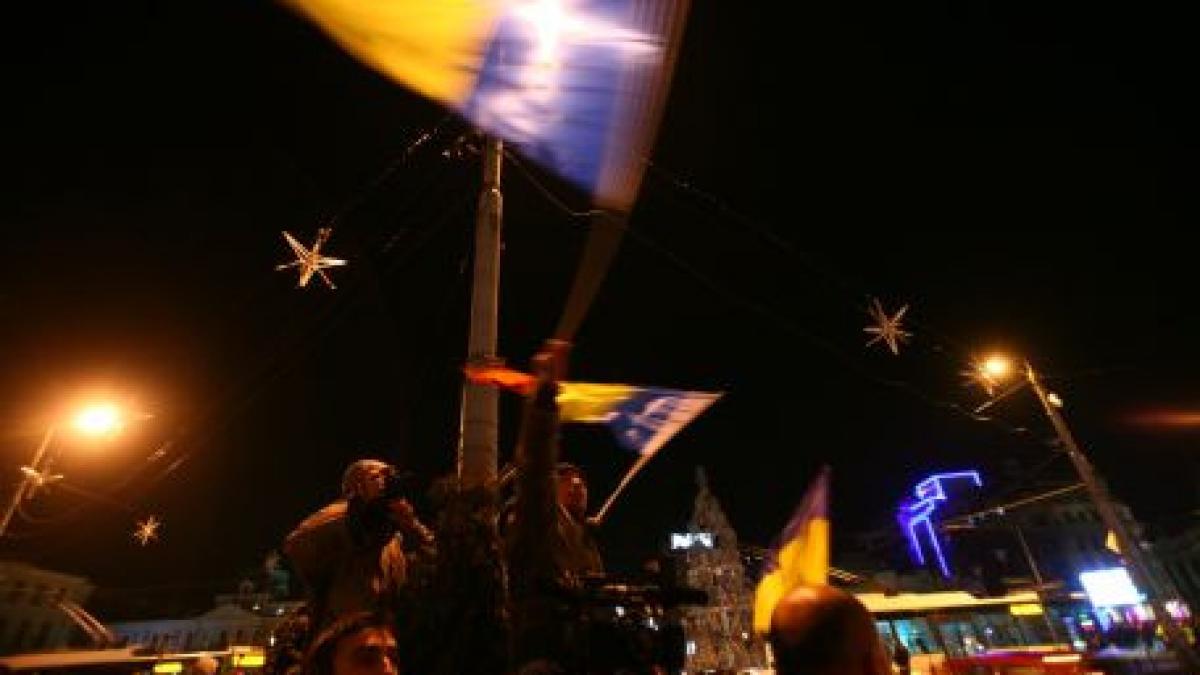 piata universitatii s a eliberat dar echipe ale jandarmilor sunt prezente in zona