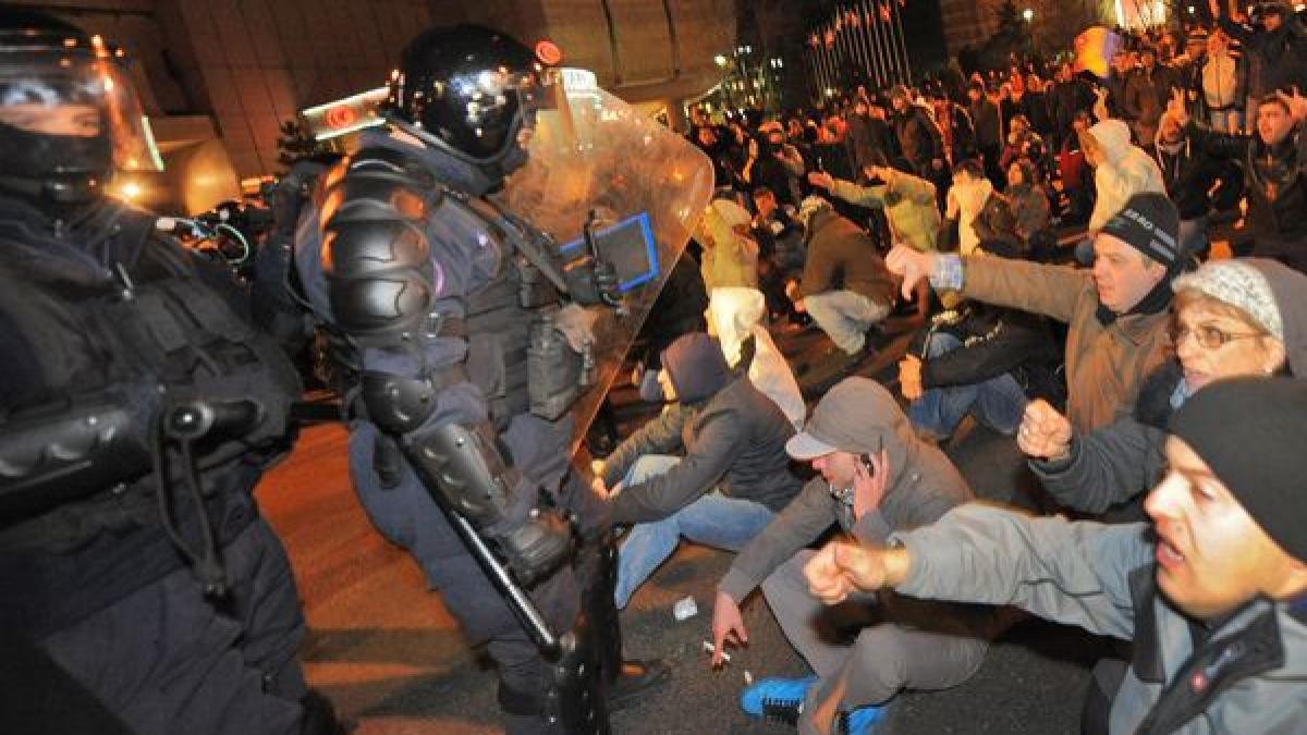 cristian tudor popescu demonstratiile pasnice impotriva lui basescu sunt in folosul democratiei