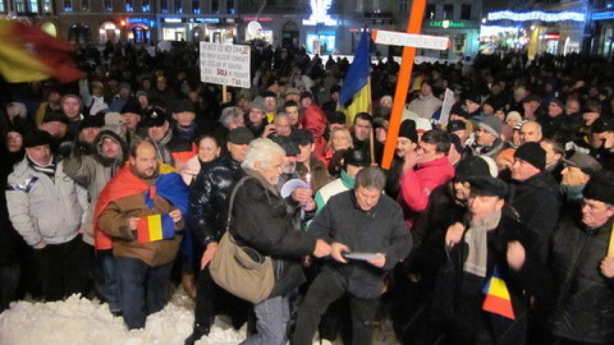 jos guvernul jos basescu s a strigat in 19 orase ale tarii vezi unde au iesit oamenii in strada