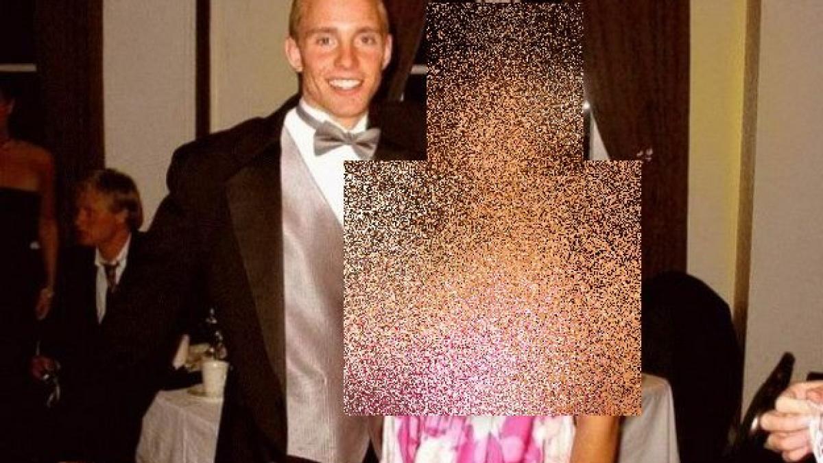 mirele fericit la nunta alaturi de domnisoara de onoare vezi de ce zambeste ginerica