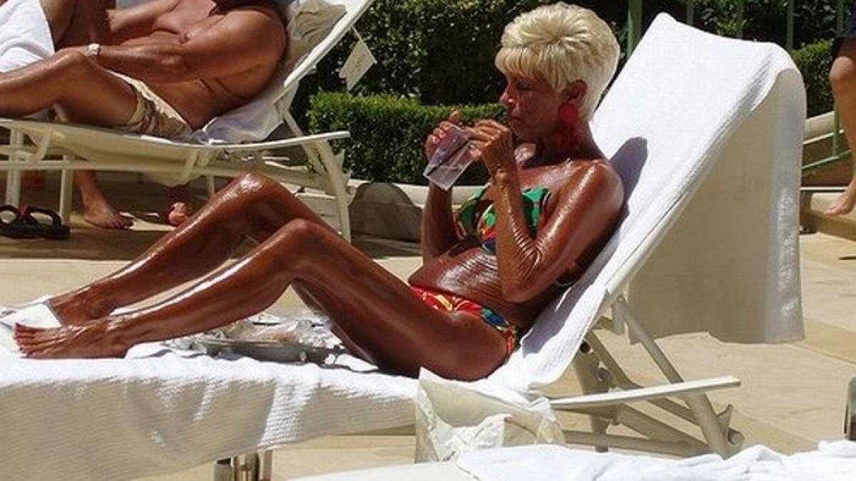 oamenii care au stat pe soare cu neuronii facuti cenusa dar cu un bronz perfect