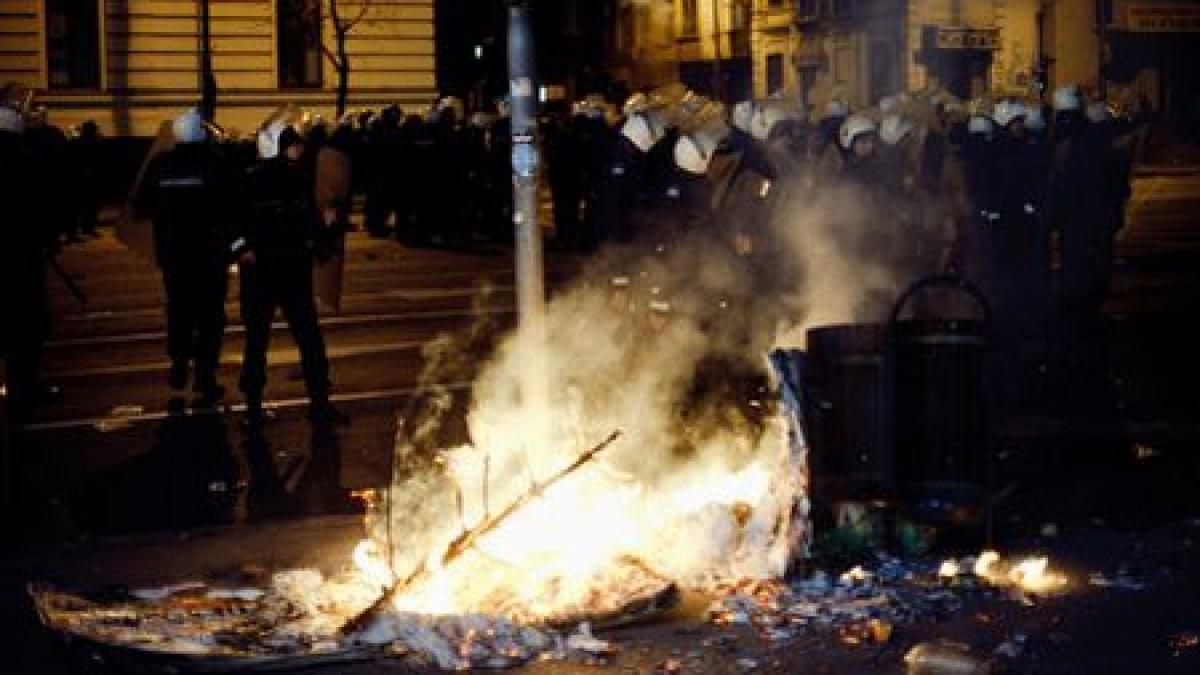 primul suporter retinut in urma violentelor din capitala este acuzat de incendierea mai multor