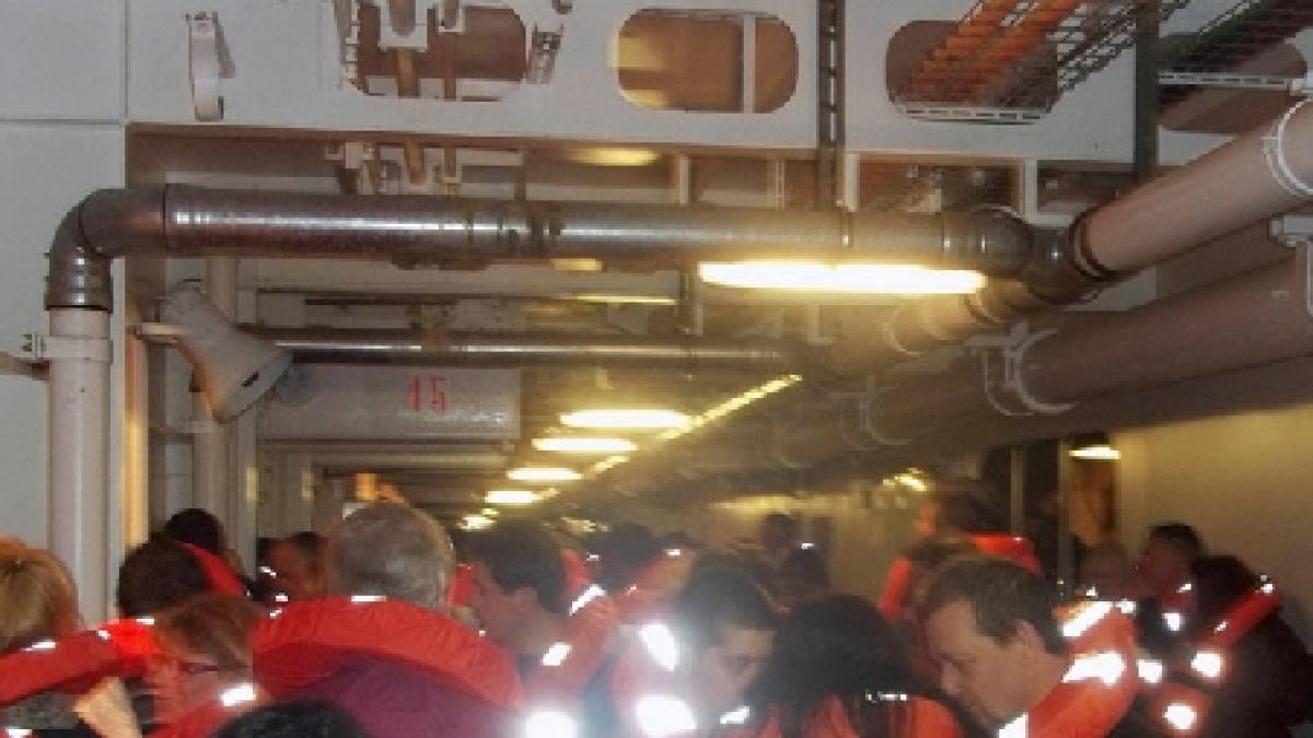 clipe de cosmar primele imagini din interiorul vasului de lux esuat in mediterana