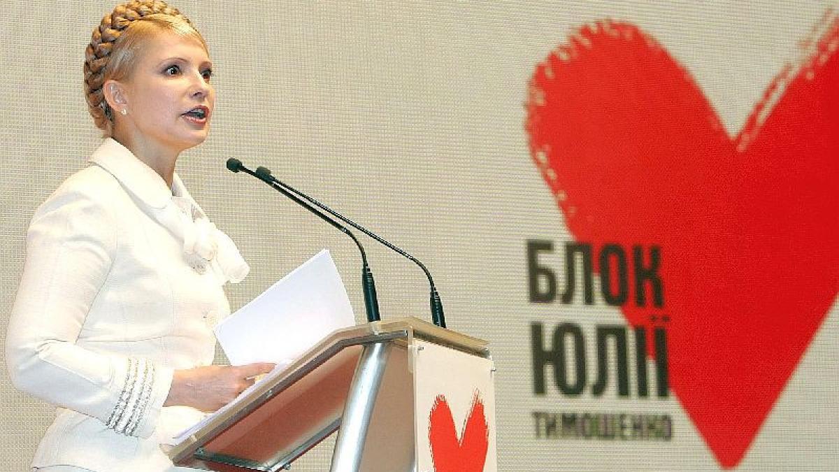 elena basescu a purtat un tricou inscriptionat in parlamentul european vezi cu ce mesaj