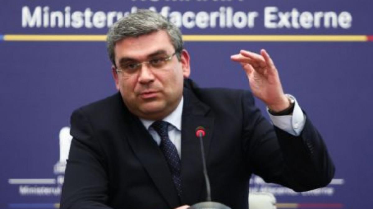 ministrul de externe isi da cu parerea pe blog ce crede baconschi despre proteste