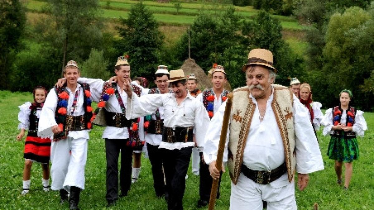 primul film documentar 3d romanesc culegatorii de folclor in cinematografe din 30 ianuarie