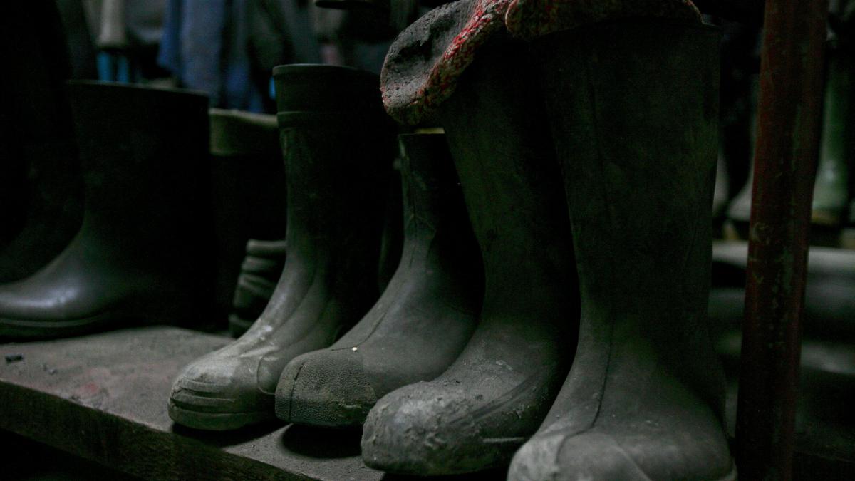 acum 13 ani 15 000 de mineri incepeau marsul spre bucuresti vezi cum s au desfasurat evenimentele