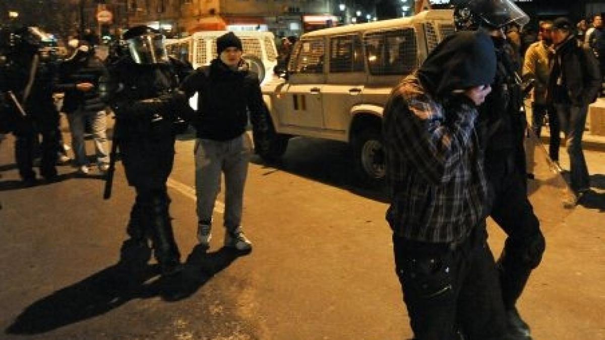 amendat pentru tulburarea linistii publice cu lozinci contra regimului actual vezi procesul verbal