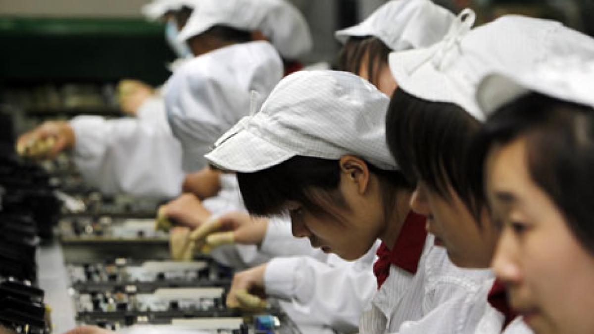 detaliul negru din spatele celui mai tare gadget copii de 12 ani muncesc 16 ore pe zi pentru ca tu