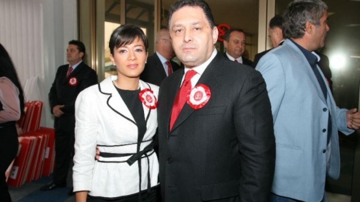 marian vanghelie si oana niculescu mizil un cuplu oficial vezi unde au petrecut prima vacanta