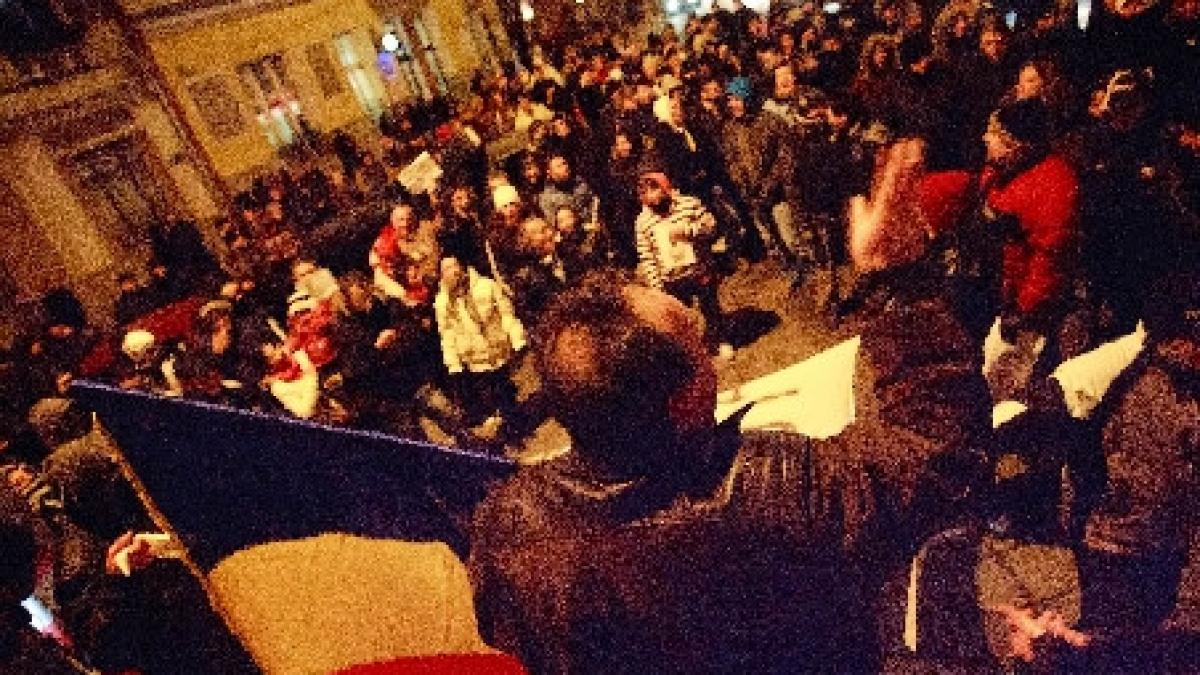 targu mures aproximativ 400 de romani si maghiari protesteaza impreuna