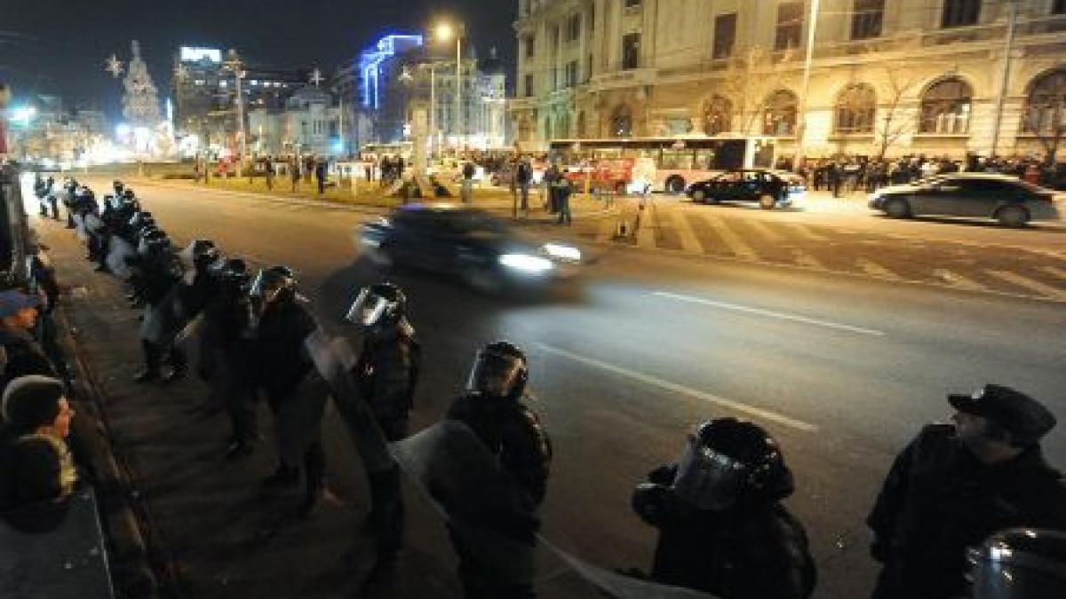 majoritatea jandarmilor s a retras din piata universitatii circulatia pe bulevardul magheru a fost