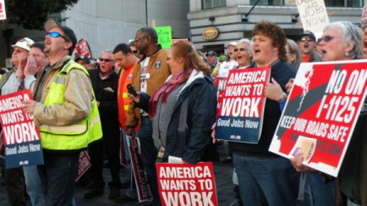 numarul cererilor de ajutor de somaj in statele unite la minimul ultimilor patru ani