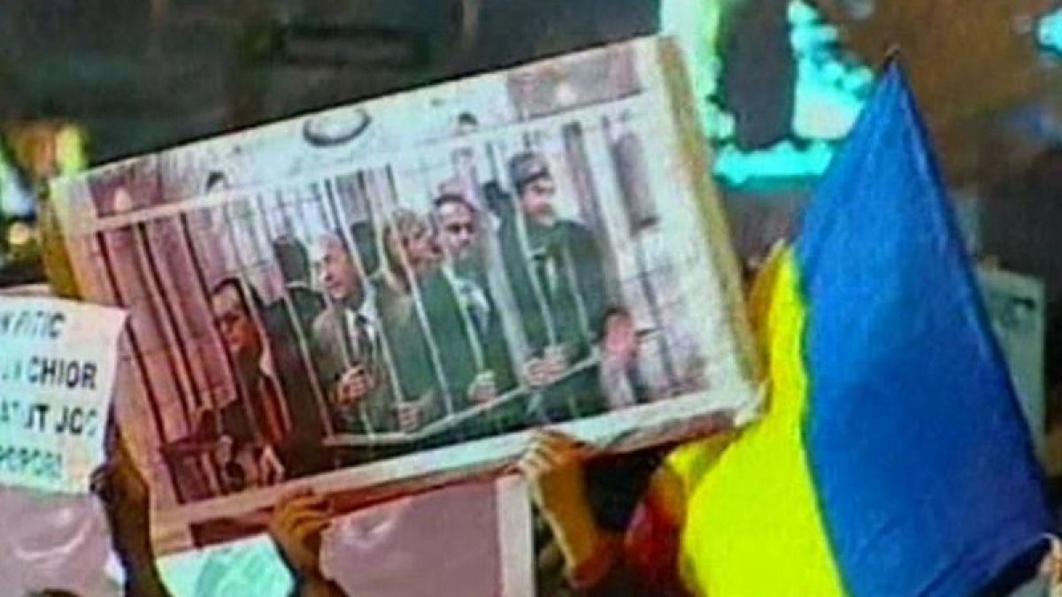 pancartele protestatarilor din strada vorbesc de la sine vezi cateva dintre cele mai elocvente