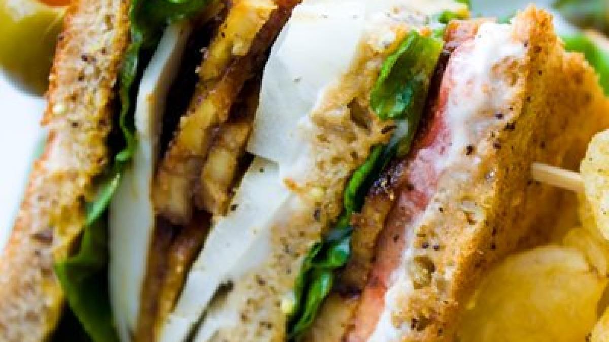 vanzari record pentru comerciantii din zona pietei universitatii patiseriile si saormeriile la mare