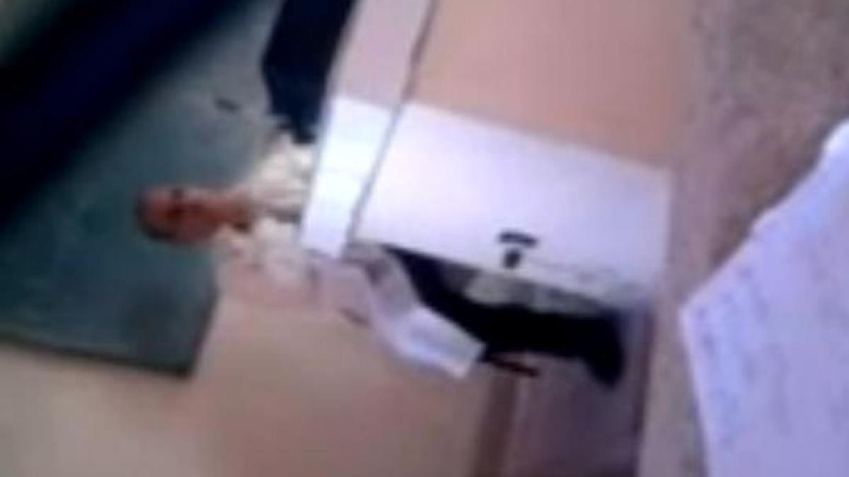 ce si face profu cu mana lui in spatele catedrei se numeste cazul care a socat lumea araba