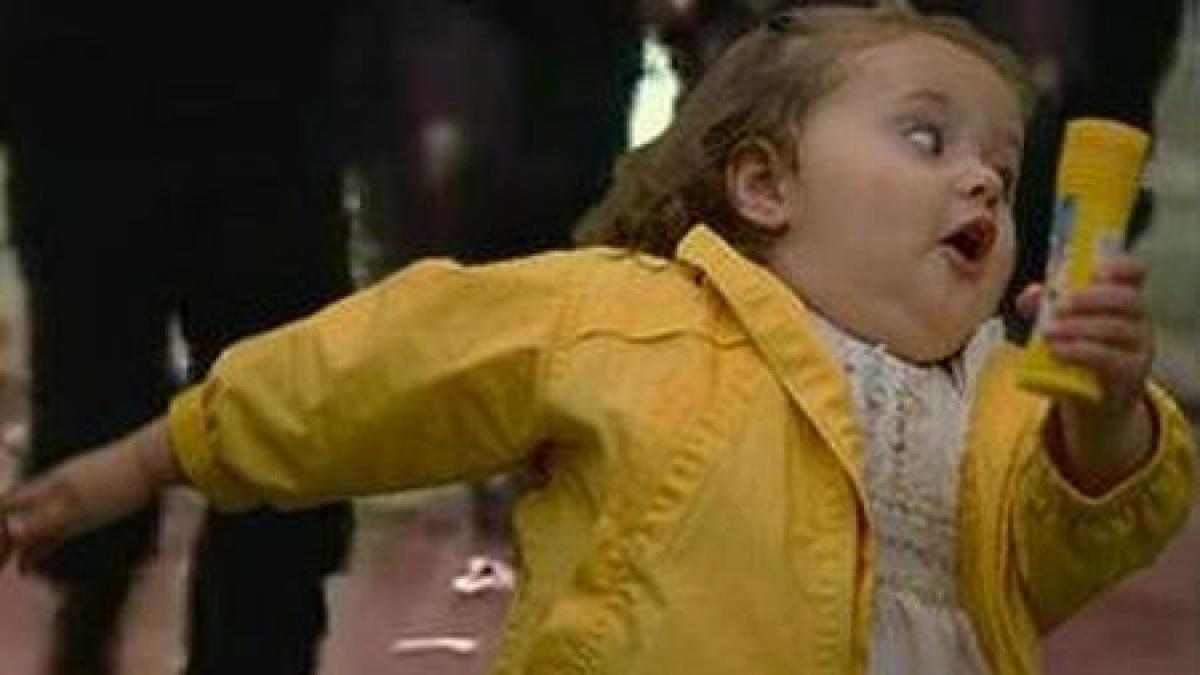 cum a fost alergata o fetita de jandarmi fotografia care iti va smulge hohote de ras