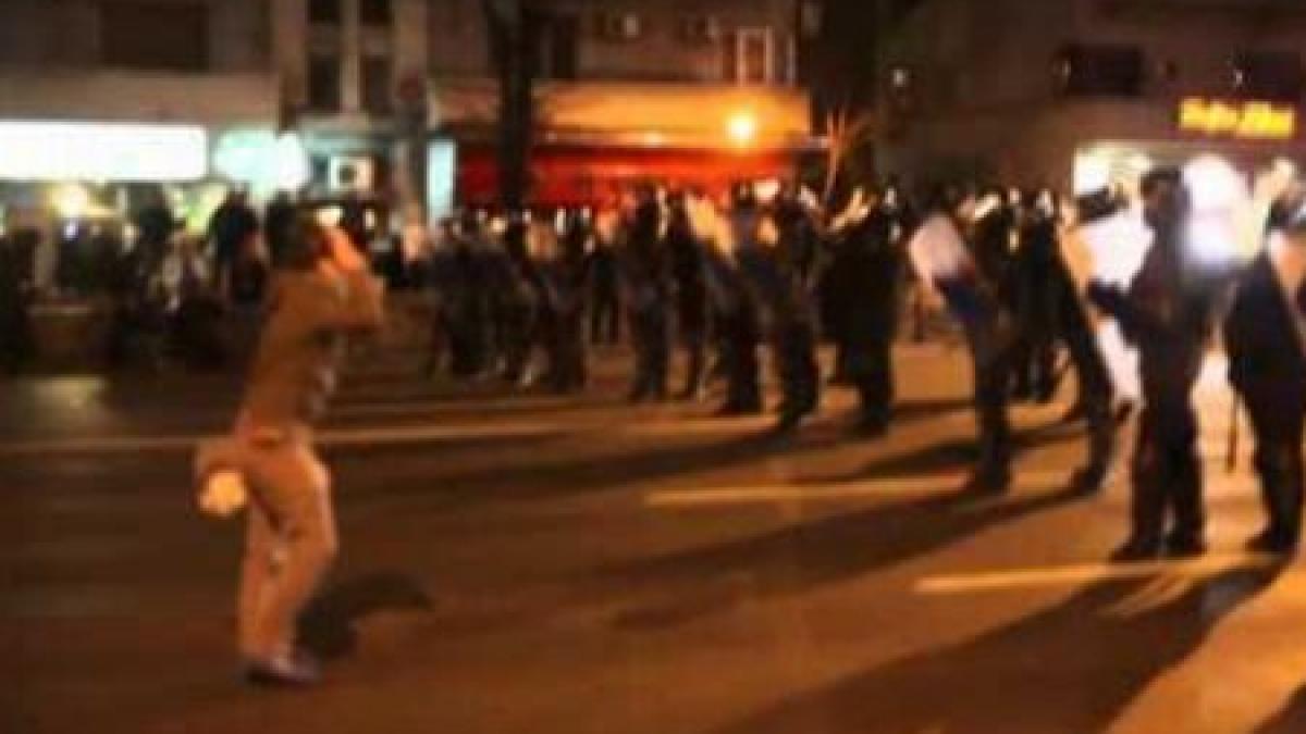 domnul presedinte se joaca cu smurd ul poporul meu tipa el face pe surdul asculta melodia europa