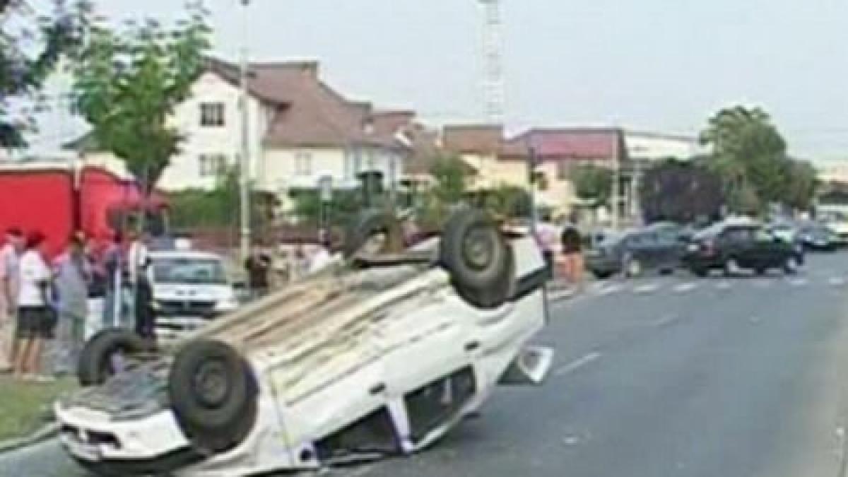 fiica senatorului pdl mihai stanisoara s a rasturnat cu masina intr o intersectie din drobeta turnu