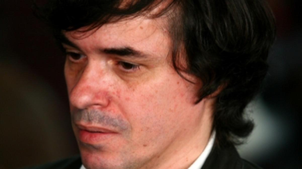 mircea cartarescu cere demisia presedintelui basescu este un om al trecutului