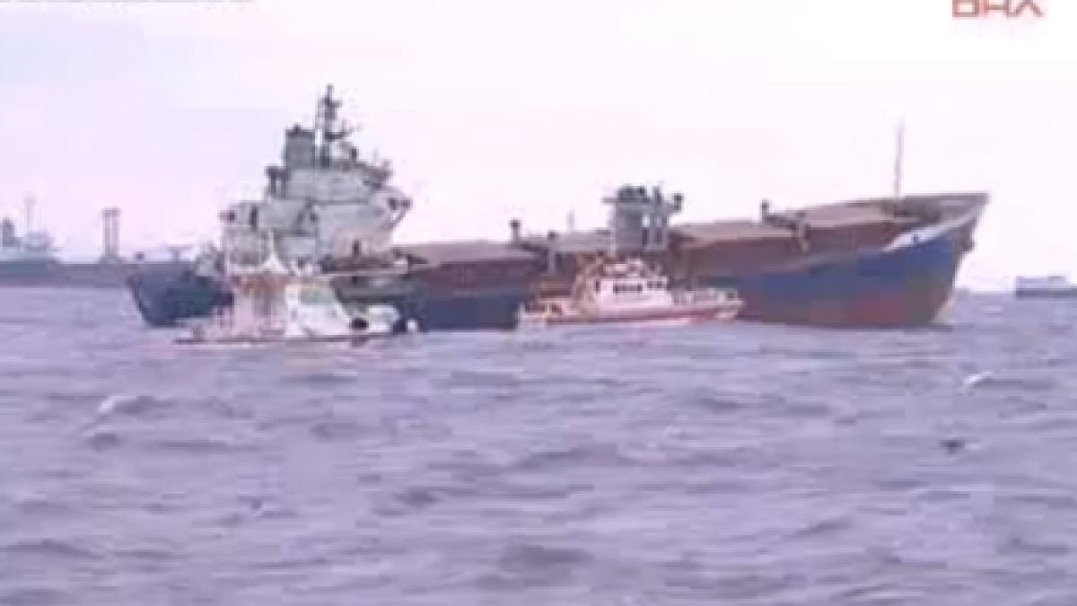 nava in pericol de scufundare in largul istanbulului dupa coliziunea cu alte doua vase