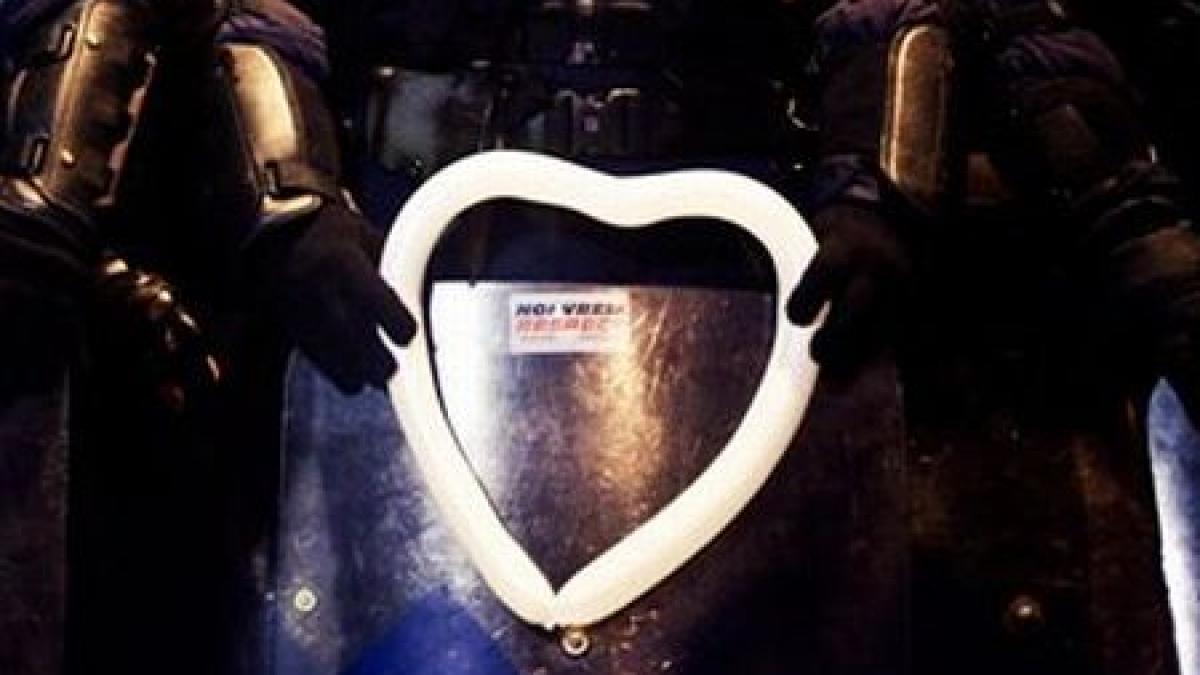 o inima de copil in piata universitatii pozele care l ar inmuia si pe cel mai fioros jandarm