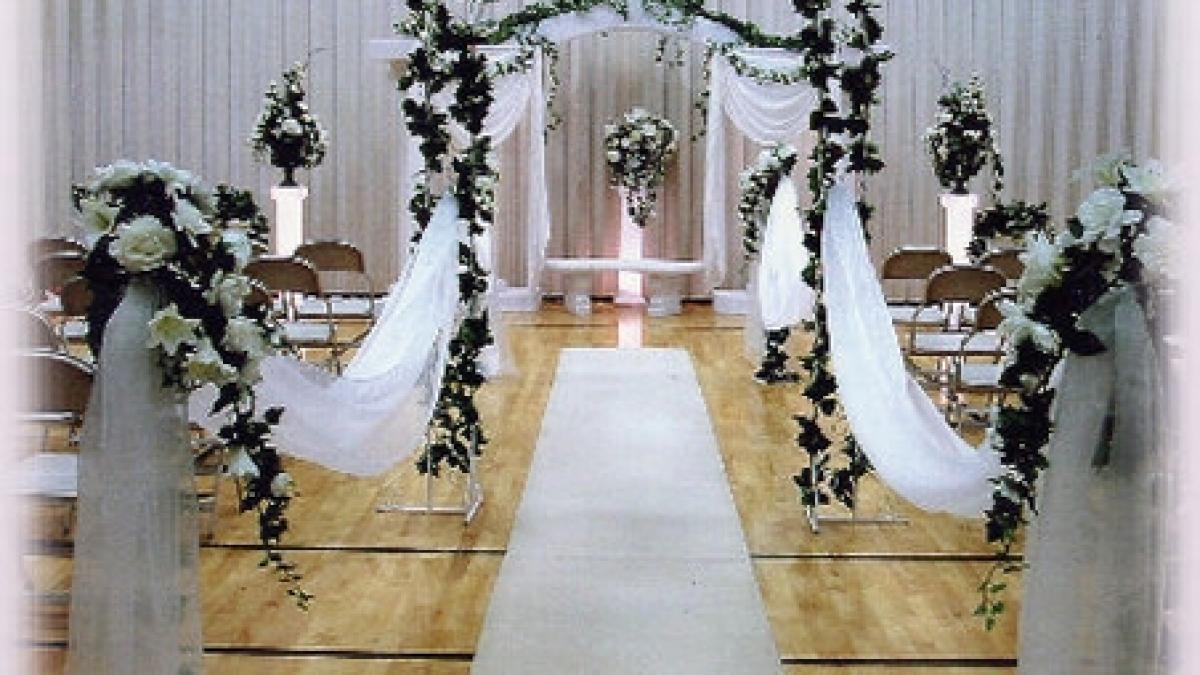 vezi aici cele mai indraznete propuneri pentru rochiile viitoarelor mirese