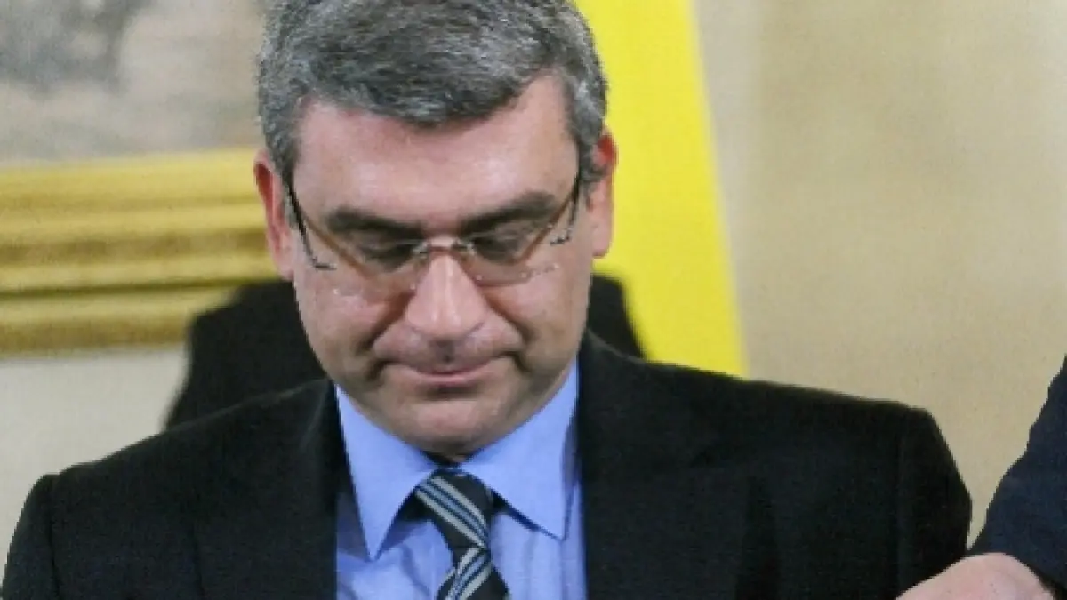 a disparut de pe blog postarea lui baconschi despre mahalaua inepta care a dus la demiterea sa