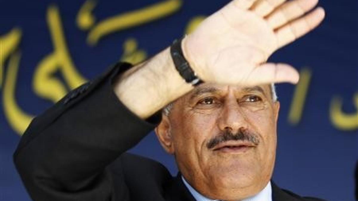 dupa 33 de ani de putere presedintele yemenului renunta la conducerea tarii oamenii au protestat