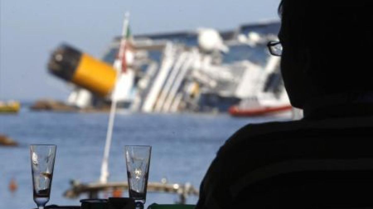 gesturile care au indignat o lume intreaga enorma balena esuata atrage turistii