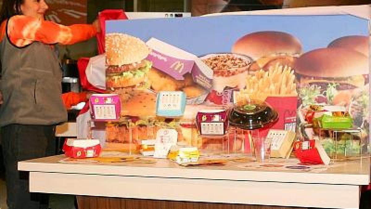 primul oras care interzice mancarea de la mcdonald s locuitorii cred ca fast food ul e mai rau ca