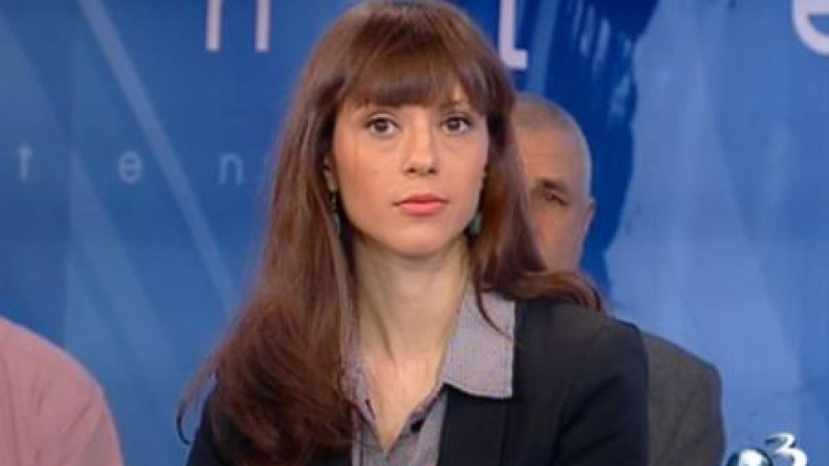 tanara protestatara care iubeste democratia in strada am invatat ce inseamna democratia nu din carti