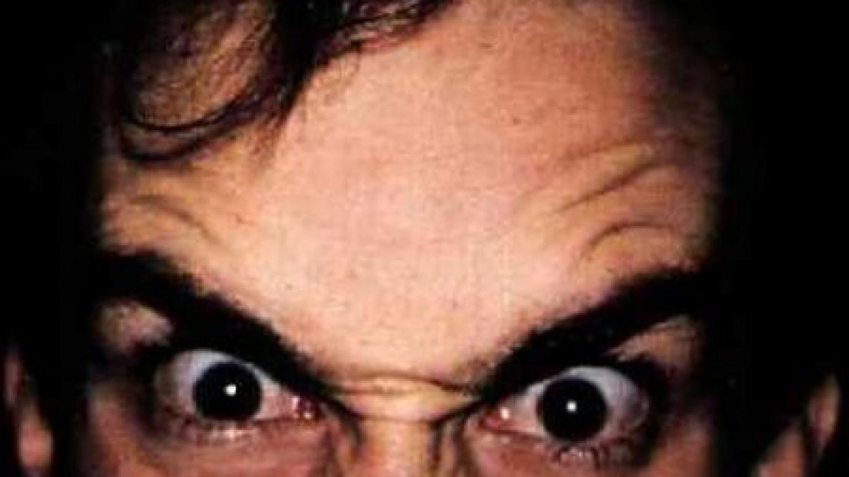 tanarul care si a ucis mama si bunica a evadat de la socola doi infirmieri concediati