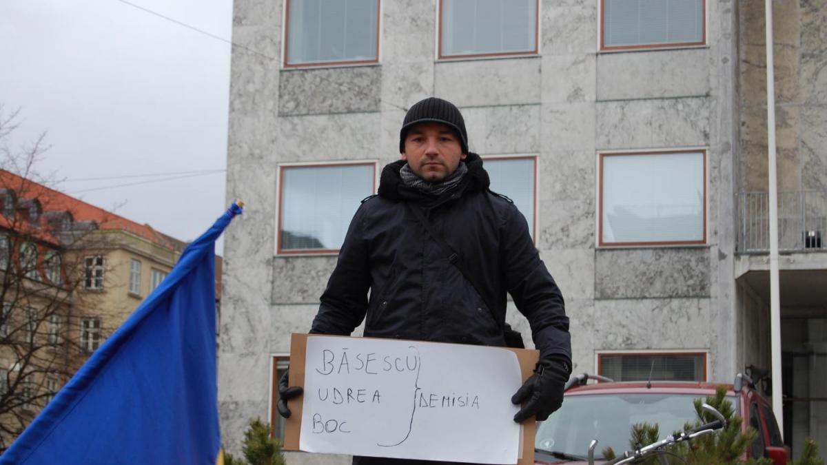 vezi poze de la protestele romanilor din strainatate trimise de cititorii antena3 ro