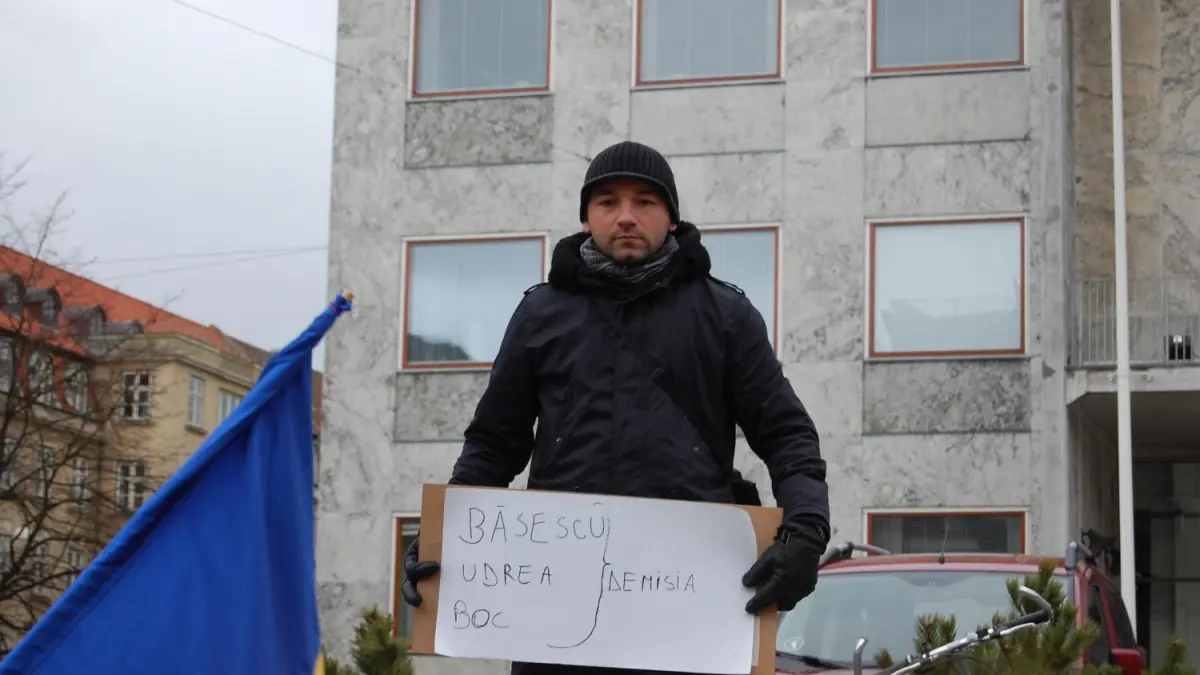 vezi poze de la protestele romanilor din strainatate trimise de cititorii antena3 ro