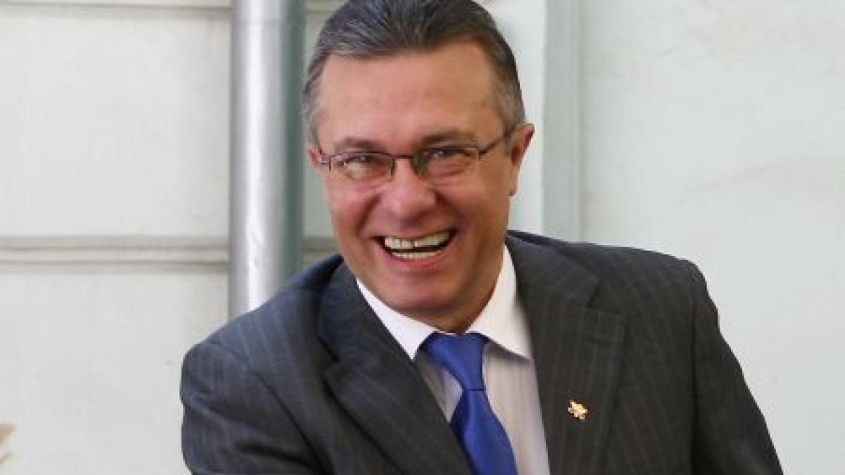 cristian diaconescu investit in functia de ministru al afacerilor externe basescu aveti o misiune