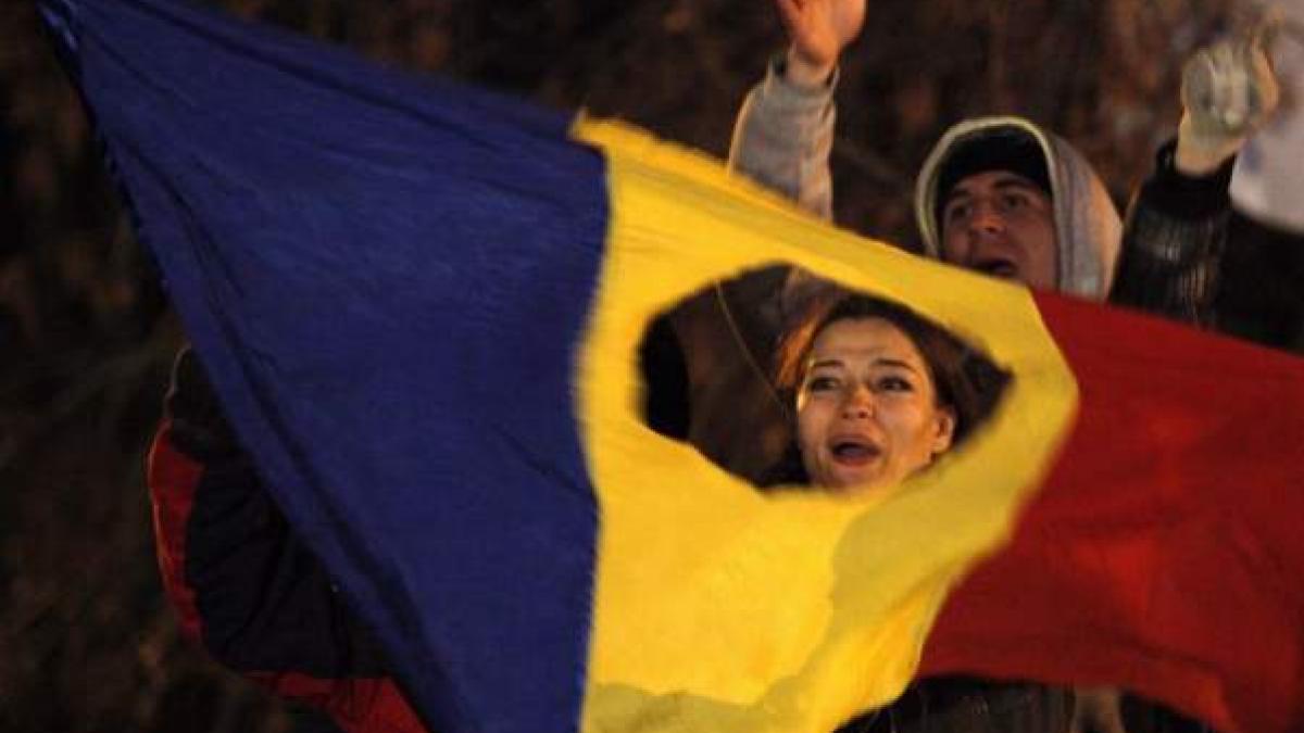 jos guvernul jos basescu vor striga romanii din chisinau viena si islanda protestele se intensifica