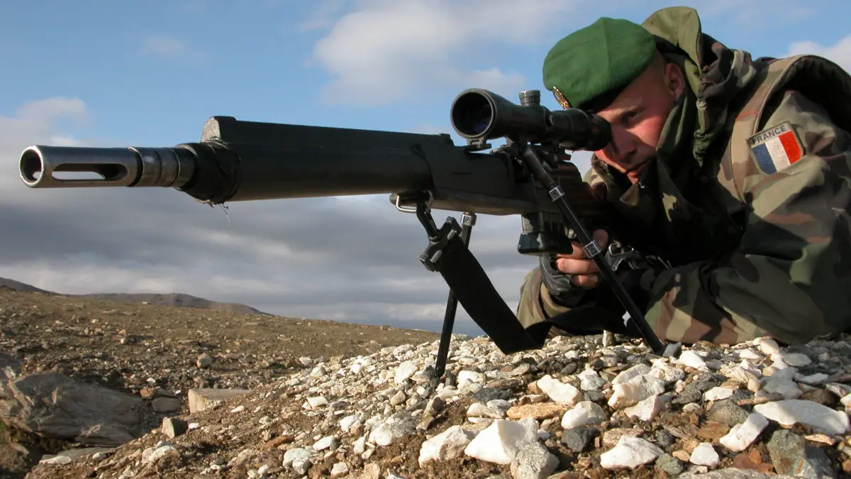 nu cedam panicii franta nu isi va retrage total trupele din afganistan in 2012