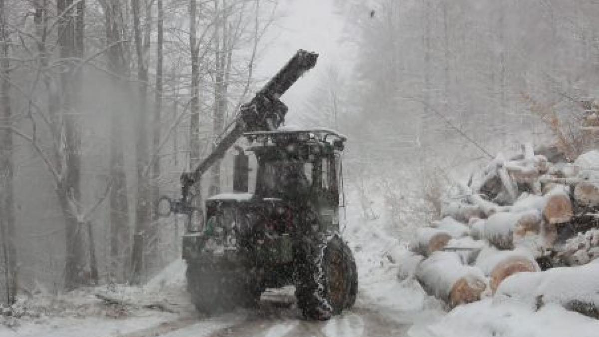 comandament de urgenta la mai romania sub zapezi boc situatia e sub control