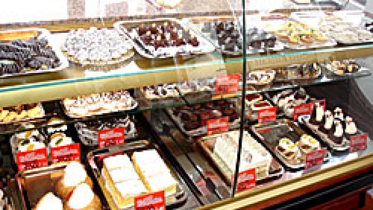 hotul pofticios a fost surprins de camerele de supraveghere in timp ce jefuia mai multe cofetarii