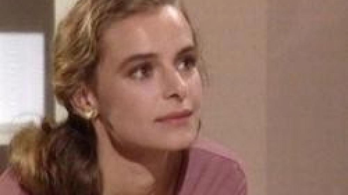 pe vremea comunismului toti romanii se uitau la tv cand aparea ea vezi cum arata acum cea mai