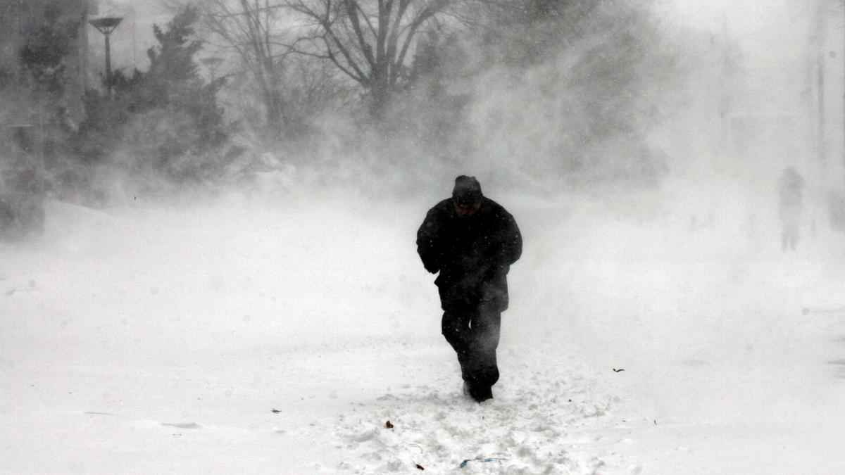 bucurestenii sechestrati in oras nu se intra si nu se iese din capitala armata este pregatita de